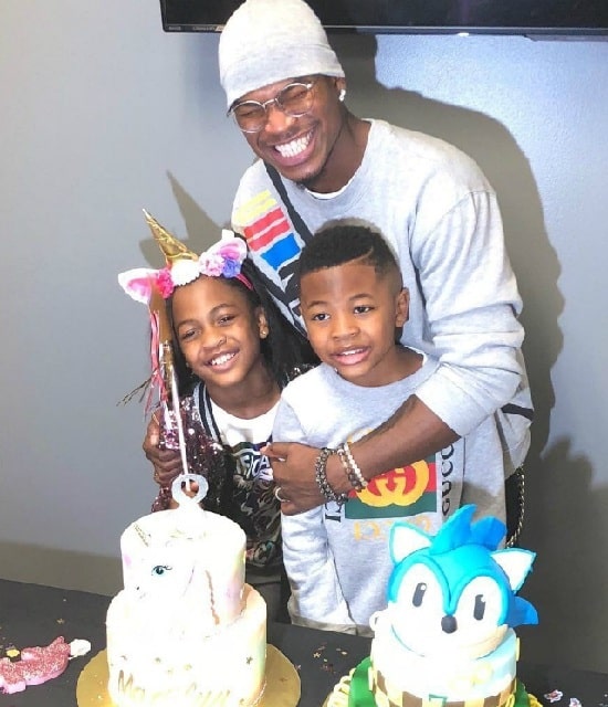 A picture of Ne-Yo with his kids on their joint birthday celebration.